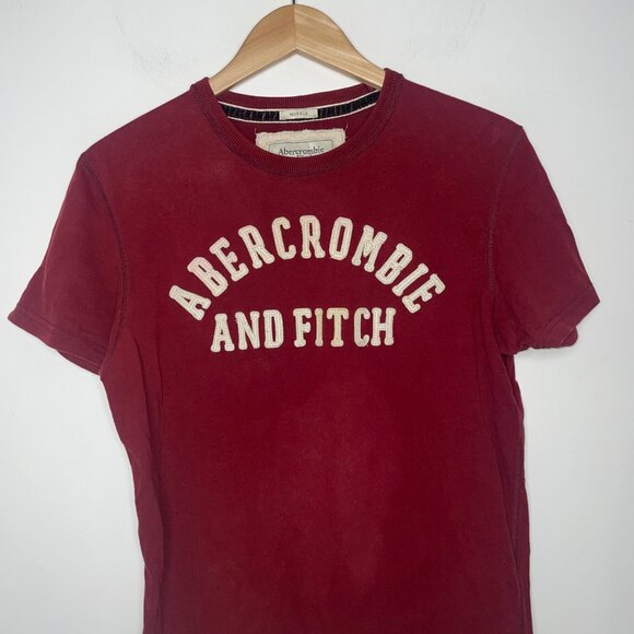 Abercrombie & Fitch Mens Muscle T-Shirt Red Crew Neck Spell Out Textured - Picture 7 of 9